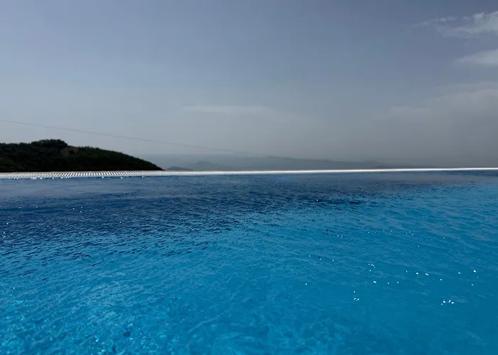 Black Elegant & Kop Apartman *